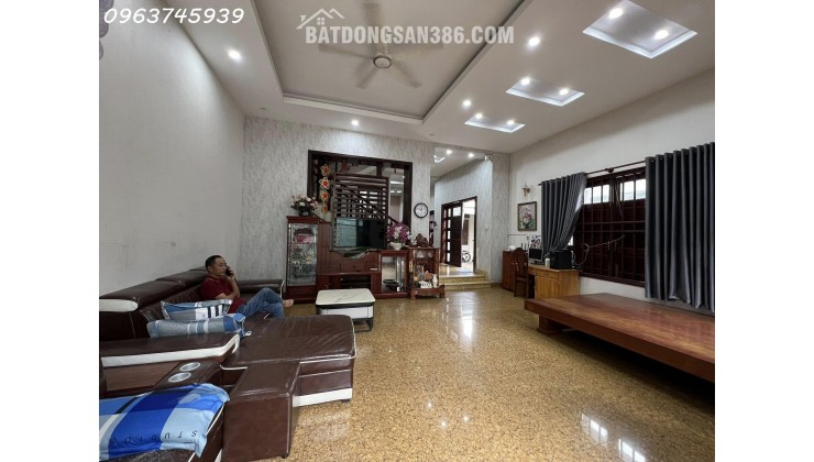 Biệt Thự Đã Hoàn Công 242m2, Ngang 12m, 3 Tầng, Dĩ An, Giá 8.2 Tỷ